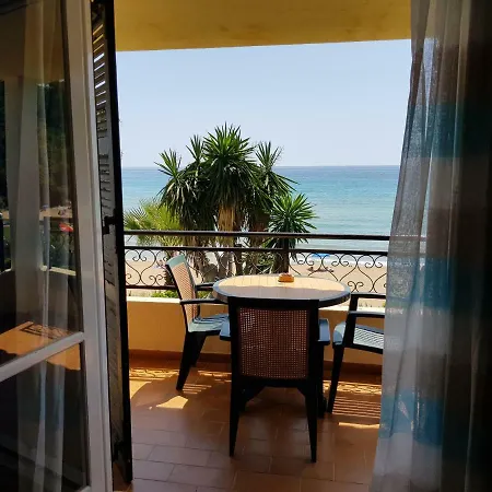 Corfu Beachfront 7 アパート *